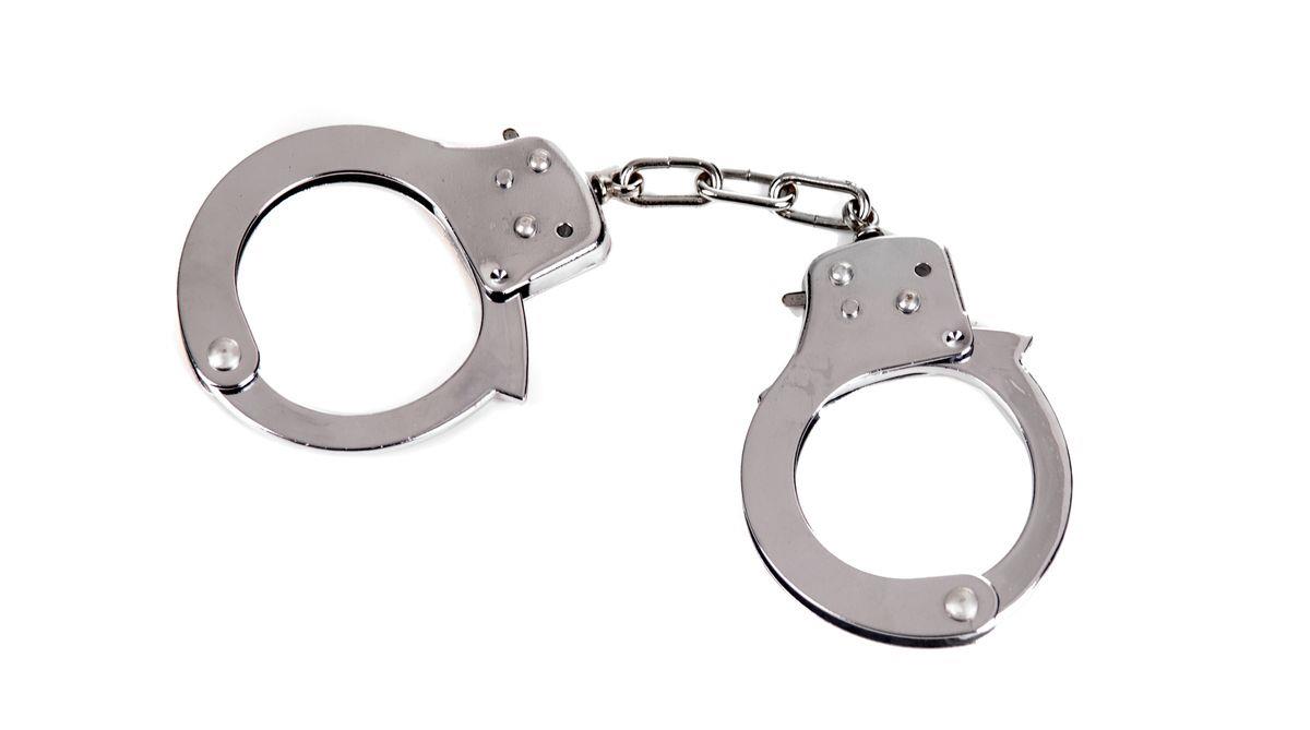 NYY-HANDC #1. Yale Handcuffs-Chain